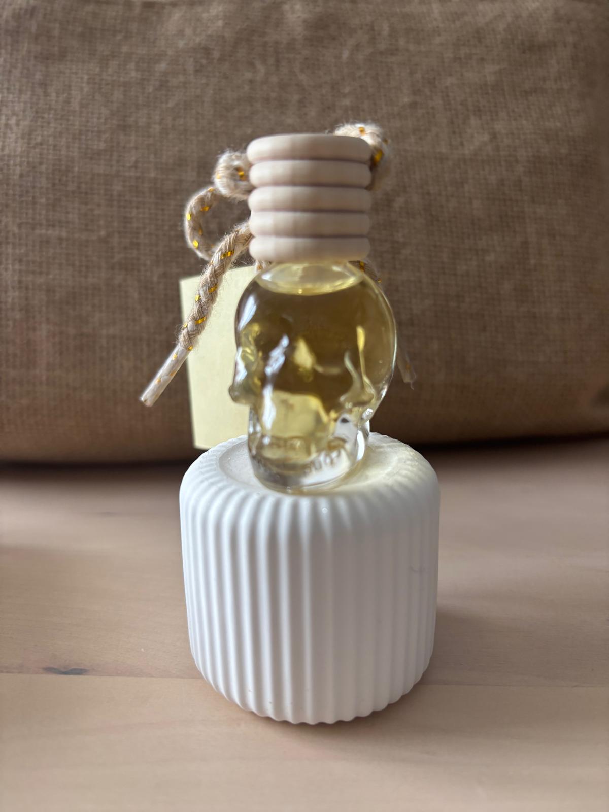 Parfum voiture tête de mort