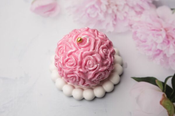 Bougie boule ornée de roses, Caen, bougie, la bougie caennaise, normandie