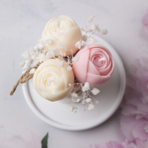 Pot de 3 Roses Non Parfumées, roses, fleurs, cire de soja, déco mariage, Caen, bougie, la bougie caennaise, normandie