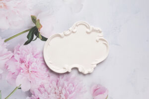 plateau vintage, assiette, soucoupe, plâtre, Caen, bougie, la bougie caennaise, normandie